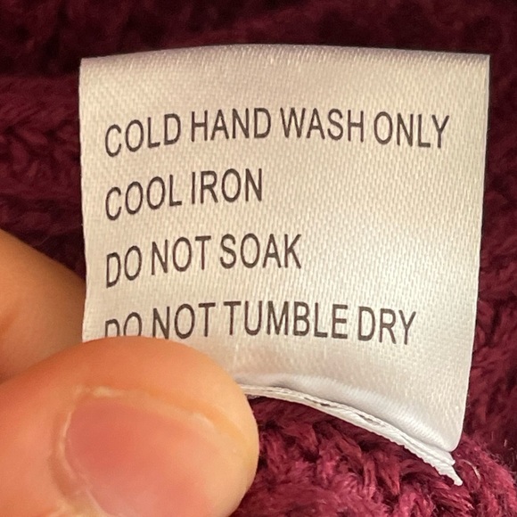 Women seek the label red oversized cowl sweater small - Picture 6 of 6